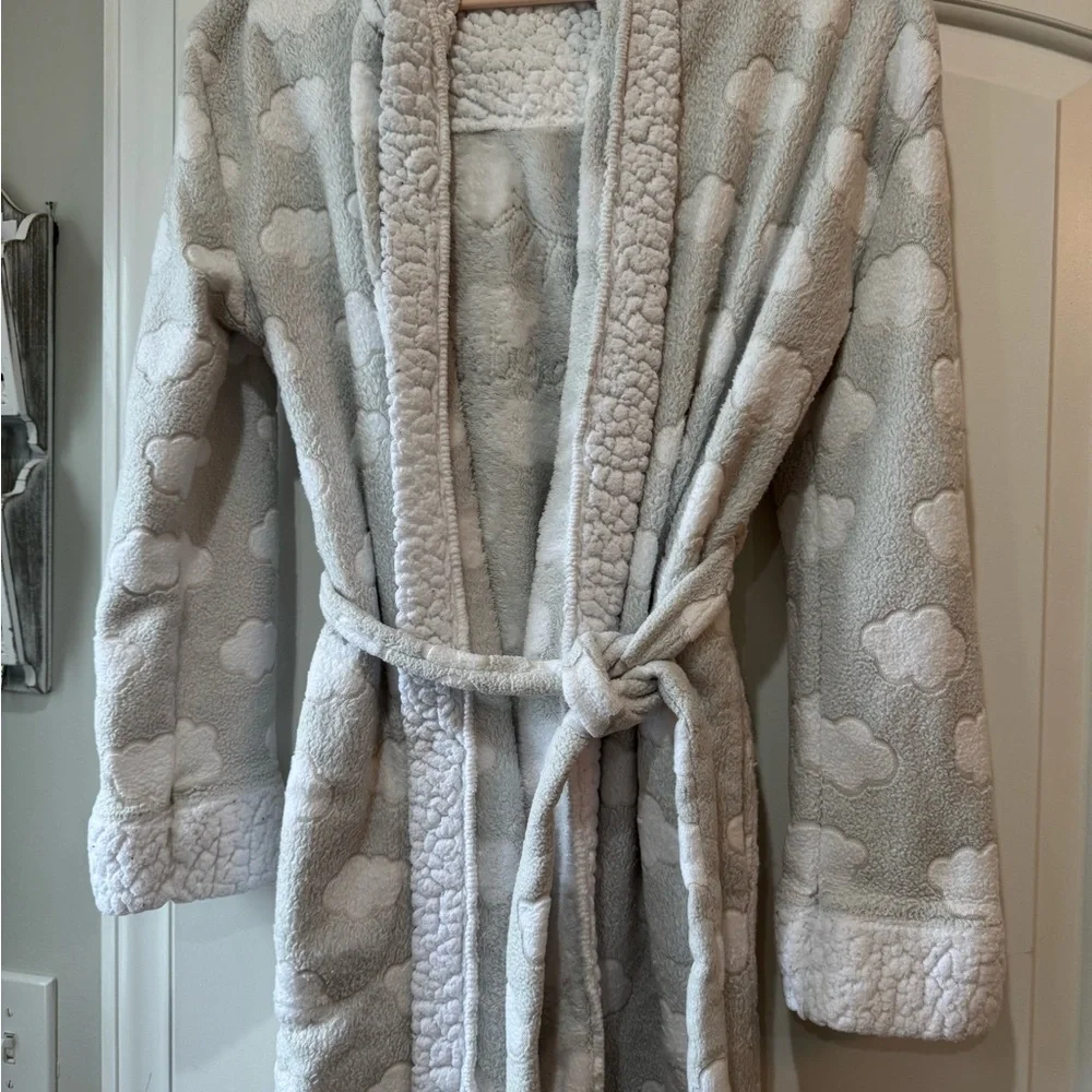 Cozy Cloud Patterned Robe - Picture 2 of 4